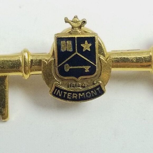 Vintage Skeleton Key Shape Brooch with Black Enamel Crest, Fraternity Style - Picture 3 of 6